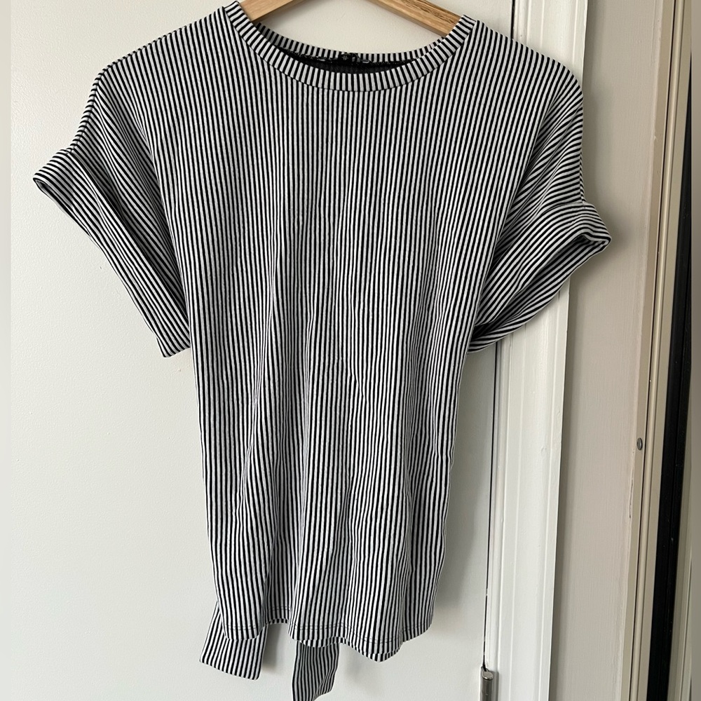 EXPRESS black and white striped shirt sleeve top